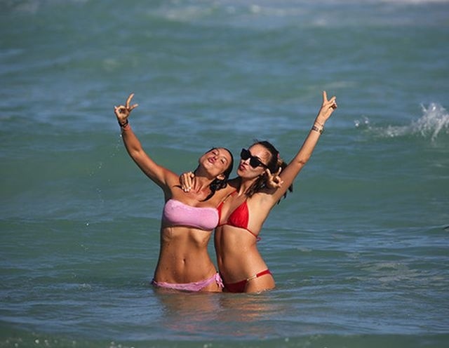 H σέξι Nicole Minetti που αναστατώνει την Ιταλία 