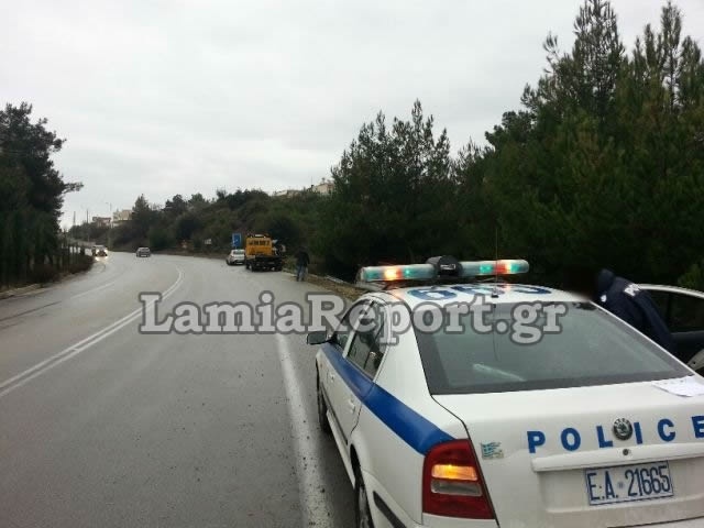 Λαμία: Κι όμως ο οδηγός του αυτοκινήτου σώθηκε! (pics)