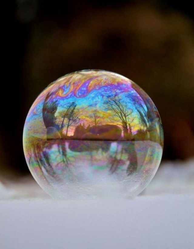 Δες τι συμβαίνει όταν καταψυχθεί μια… σαπουνόφουσκα! (pics)