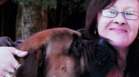 ΦΡΙΚΗ: Ο σκύλος της της έφαγε το πρόσωπο και τα μάτια της!