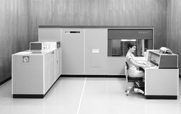 Δείτε πως ήταν ο πρώτος σκληρός δίσκος (pics &vid)