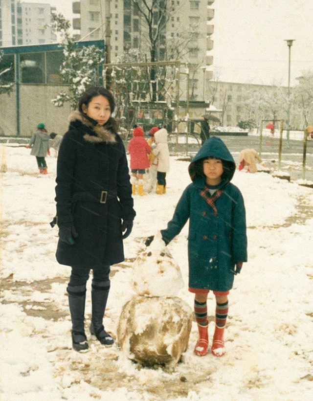 Φωτογραφήθηκε με τον...εαυτό της, όταν ήταν παιδί!