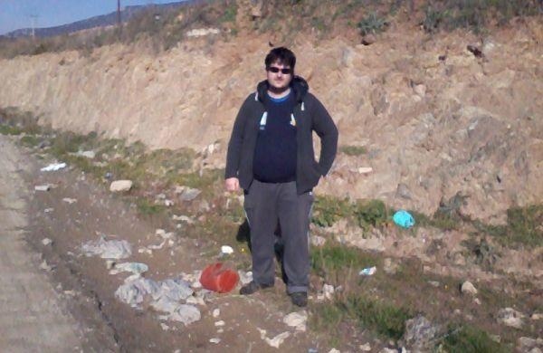 Λαμία: Δείτε που σφήνωσε το κεφάλι του σκύλου (pics)