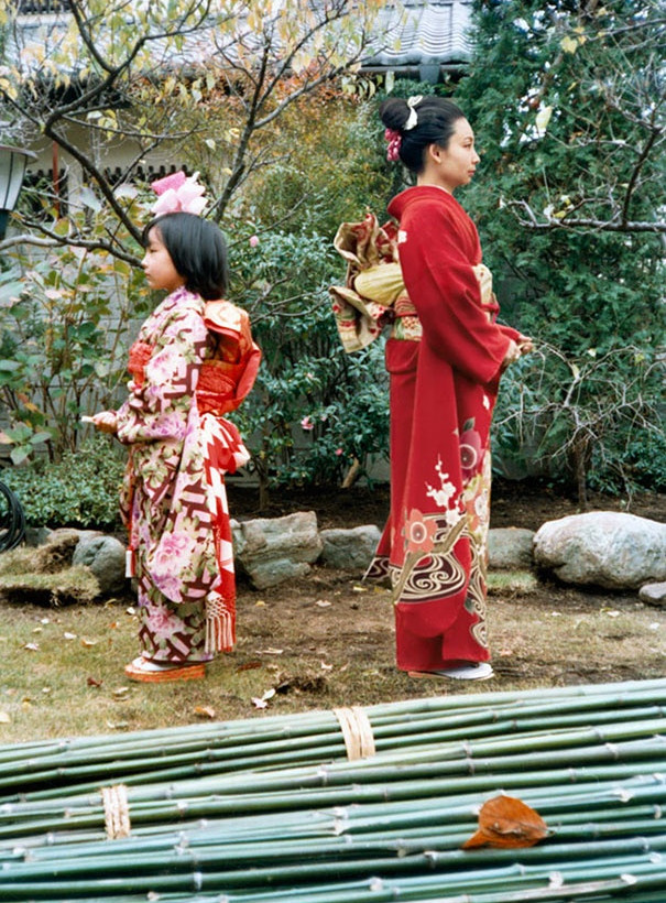Φωτογραφήθηκε με τον...εαυτό της, όταν ήταν παιδί!
