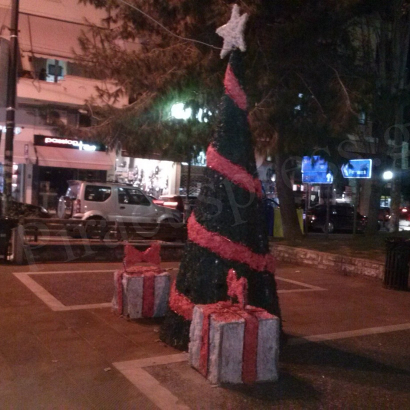Το Κερατσίνι έχει ακόμα Χριστούγεννα! (pics)