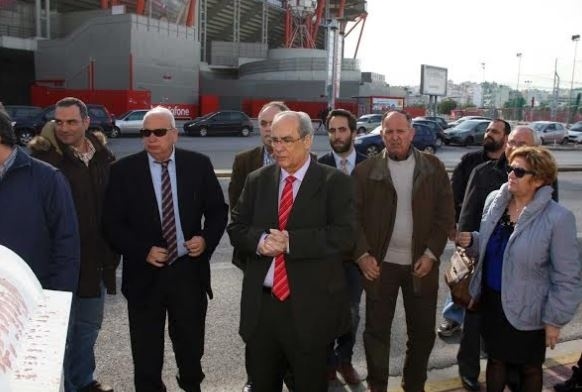 Κατάθεση στεφάνου του Β. Μιχαλολιάκου στο μνημείο της Θύρας 7 (pics)