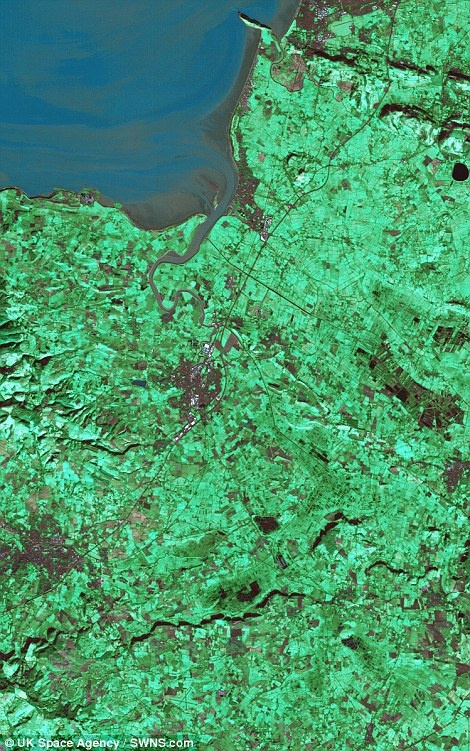 Η Βρετανία πριν και μετά τις πλημμύρες  (Φωτό από δορυφόρο) 