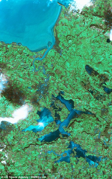 Η Βρετανία πριν και μετά τις πλημμύρες  (Φωτό από δορυφόρο) 