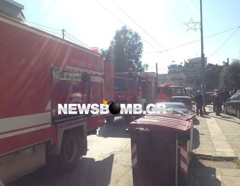 Μεγάλη πυρκαγιά στις εργατικές κατοικίες στο Περιστέρι (pics)