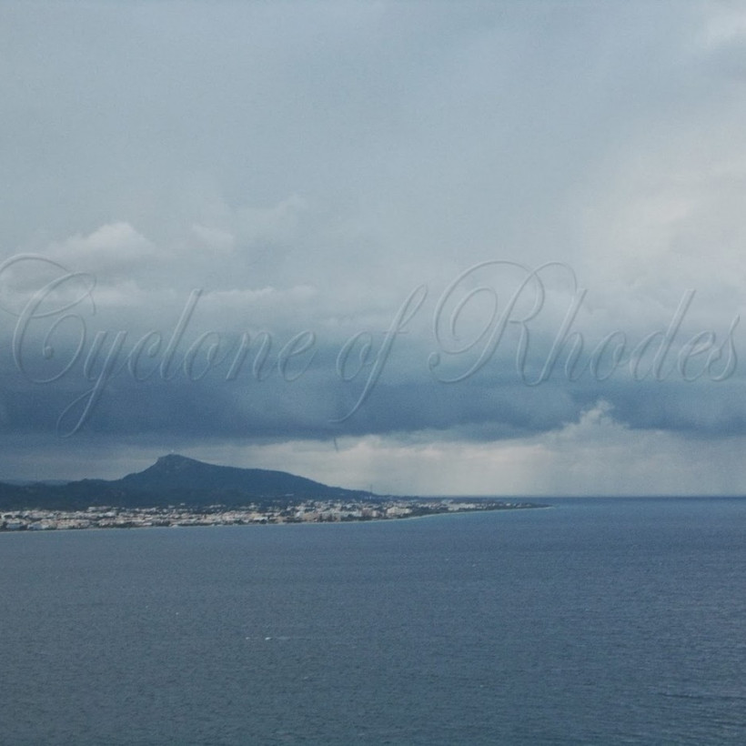 ΑΠΙΣΤΕΥΤΕΣ ΕΙΚΟΝΕΣ: Σάρωσε ανεμοστρόβιλος στη Ρόδο!