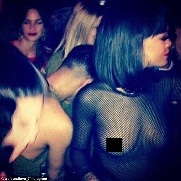 Η Rihanna δεν άφησε τίποτα στη φαντασία 