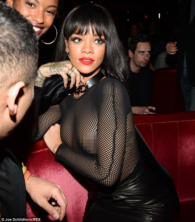 Η Rihanna δεν άφησε τίποτα στη φαντασία 
