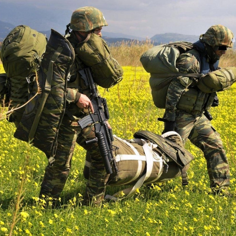 Exercise “Arrow” This is how the Greek Paratroopers are training (pic)