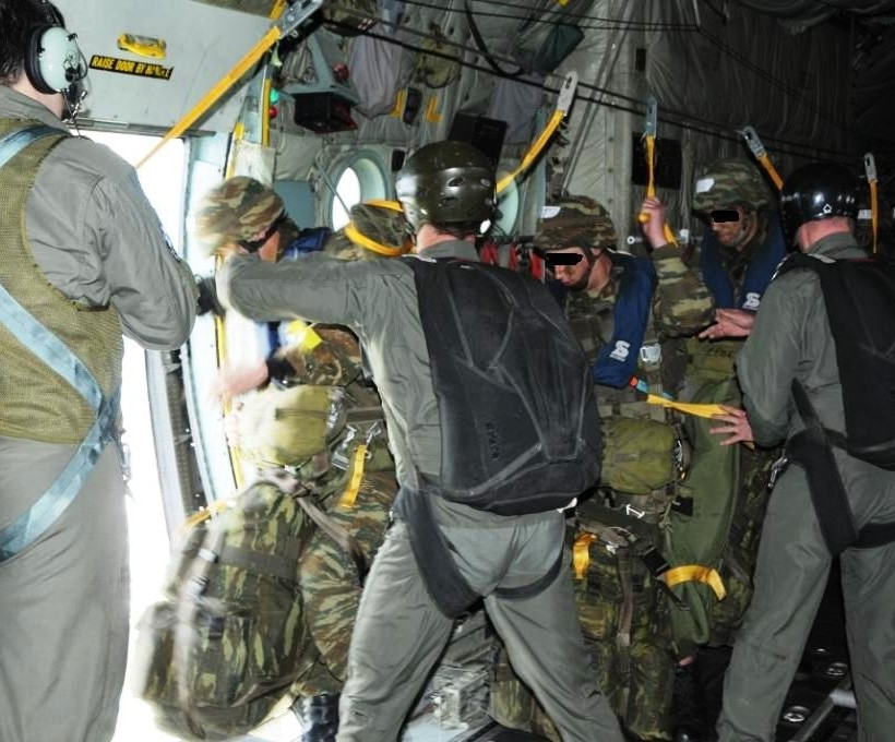 Exercise “Arrow” This is how the Greek Paratroopers are training (pic)