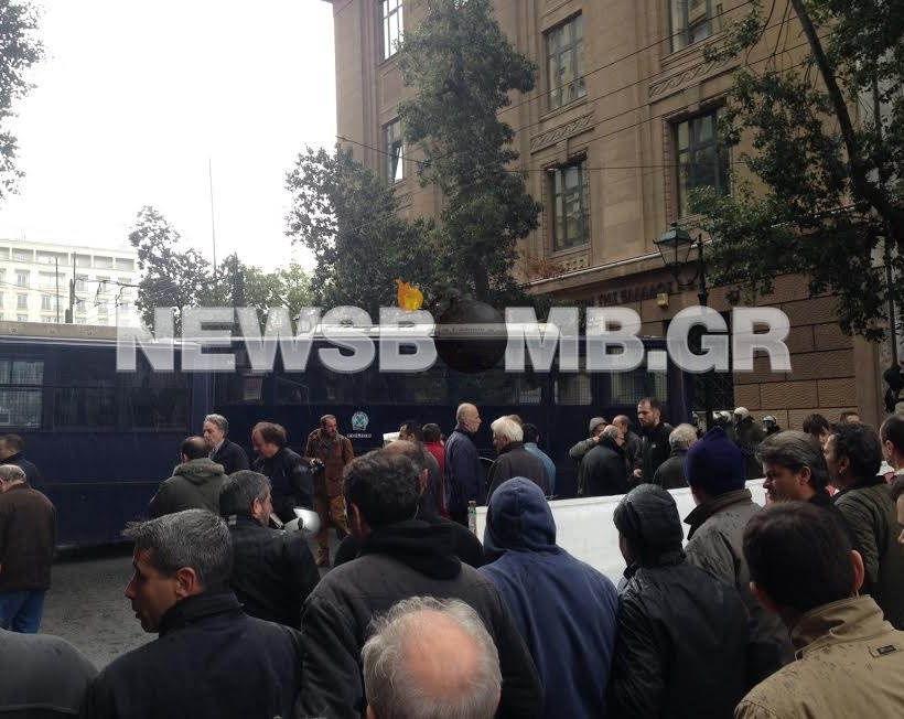 Σοβαρά επεισόδια με τραυματίες στο κέντρο της Αθήνας