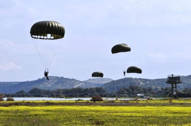 Exercise “Arrow” This is how the Greek Paratroopers are training (pic)