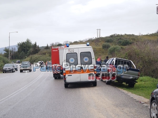 Πρέβεζα: Εξετράπη όχημα από την πορεία του - Τραυματίστηκε ο οδηγός