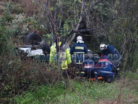 Πρέβεζα: Εξετράπη όχημα από την πορεία του - Τραυματίστηκε ο οδηγός