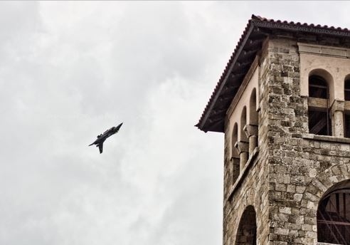 Εντυπωσιακές φωτογραφίες: Η επίδειξη του F-16 στη Ρόδο!