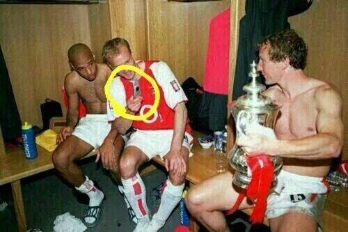 Η φωτογραφία της Άρσεναλ που σαρώνει στο facebook (photo)