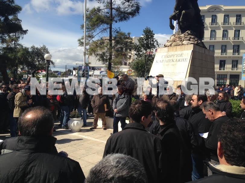 Port employees hold rally against OLP shares sale