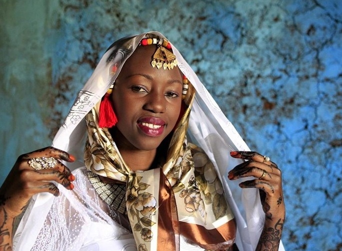 Ετοιμασίες της νύφης σε παραδοσιακή γαμήλια τελετή στην Ινδία (pic)