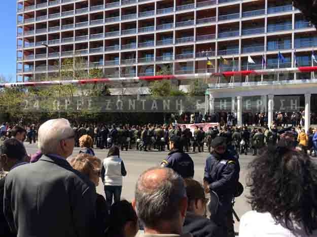 Θεσ/νικη: Σιδηρόφρακτη παρέλαση με φυγαδευμένους πολιτικούς (pics)