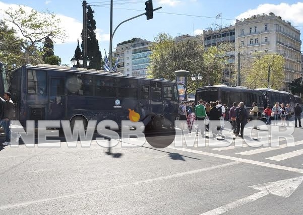 Παρέλαση για λίγους και «εκλεκτούς» μόνο με προσκλήσεις