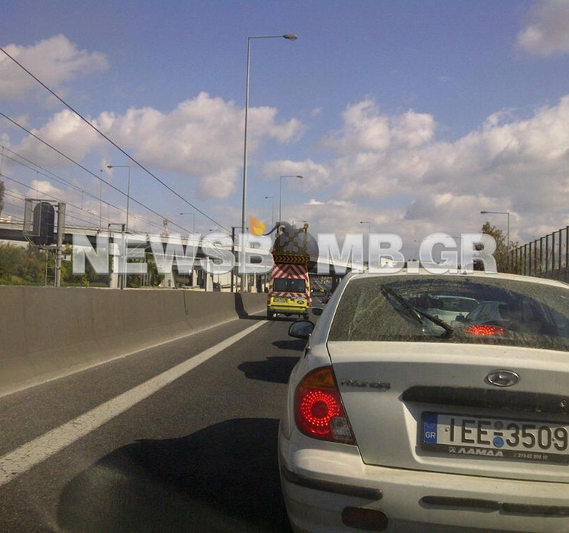 Τροχαίο ατύχημα στην Αττική οδό (pics)