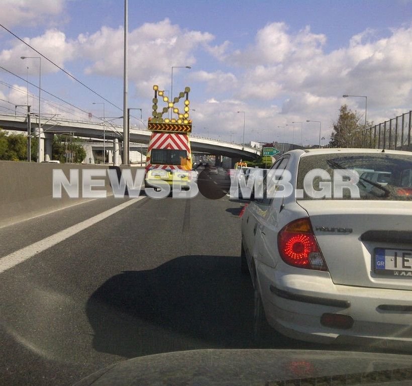 Τροχαίο ατύχημα στην Αττική οδό (pics)