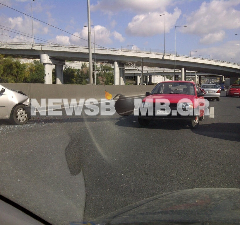 Τροχαίο ατύχημα στην Αττική οδό (pics)