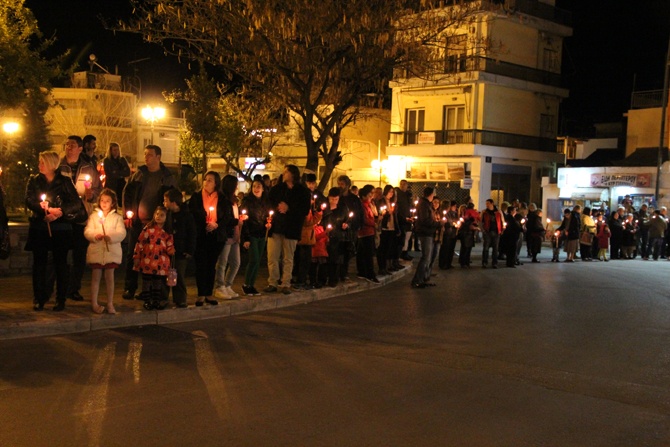 Η περιφορά του Επιταφίου στη Νέα Ιωνία Βόλου (pics+vid)