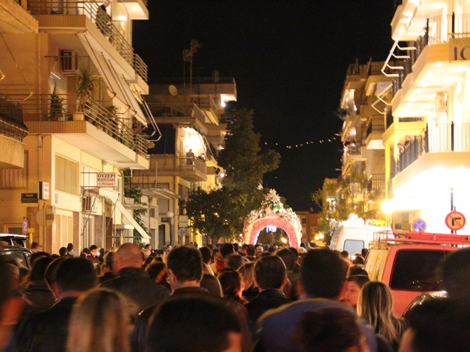 Η περιφορά του Επιταφίου στη Νέα Ιωνία Βόλου (pics+vid)