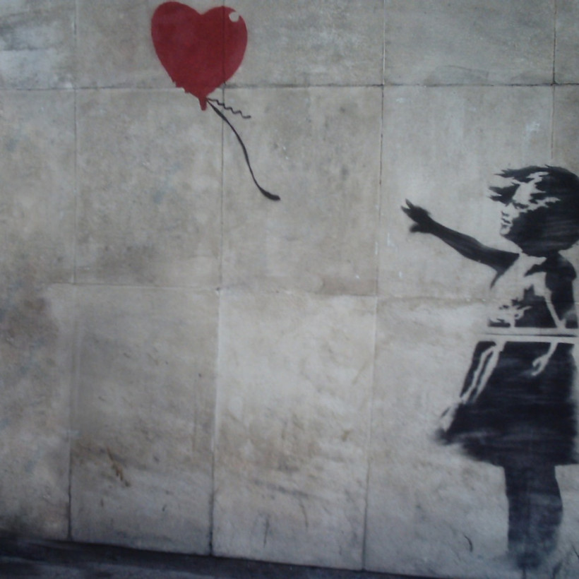 Κάμερα κατέγραψε τον Banksy εν ώρα δημιουργίας;