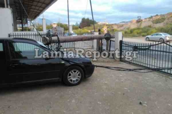 Καραμπόλα με... κολόνα στη Λαμία (pics)