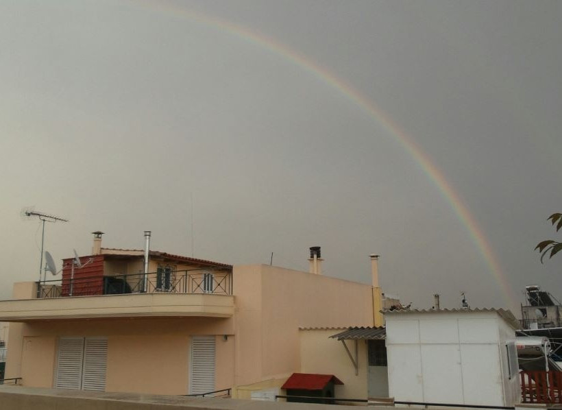 Υπάρχει ελπίδα: Ουράνιο τόξο στην Αθήνα (pics) 