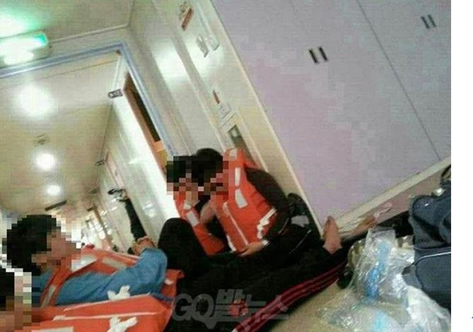 Νότια Κορέα: Συγκλονιστικές φωτογραφίες από το ναυάγιο (photos)