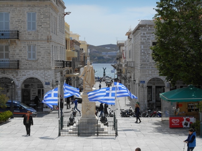 Σύρος: Η «αρχόντισσα» των Κυκλάδων! (photos)