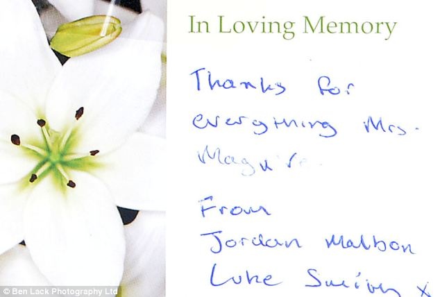 Θρήνος για την καθηγήτρια που μαχαιρώθηκε μέχρι θανάτου