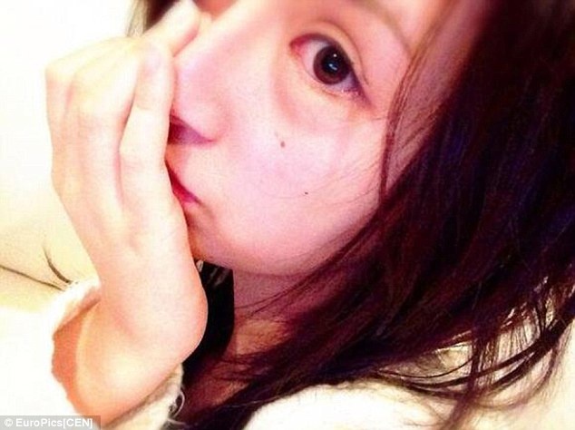 Μοιάζει με... ξωτικό: Δείτε πώς έγινε η πορνοστάρ από τις πλαστικές