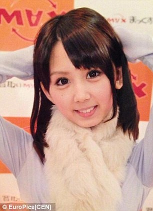 Μοιάζει με... ξωτικό: Δείτε πώς έγινε η πορνοστάρ από τις πλαστικές