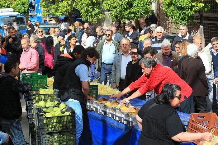 Many people in the distributing of free food from producers