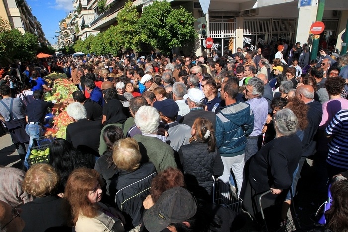 Many people in the distributing of free food from producers
