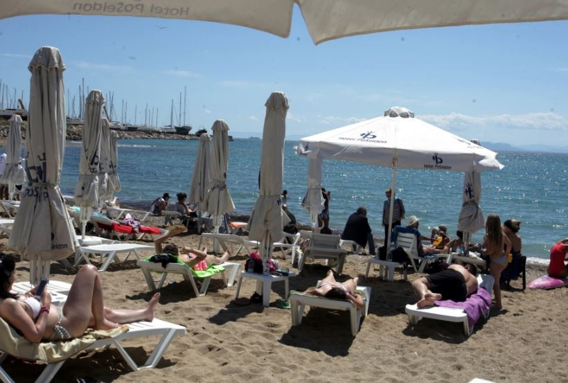 Πρωτομαγιά στις παραλίες της Αττικής (pics) 
