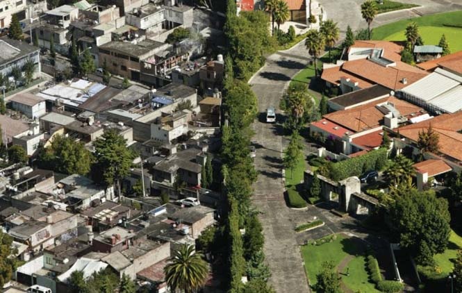 Πλούσιοι και φτωχοί σε απόσταση εκατοστών (pics)