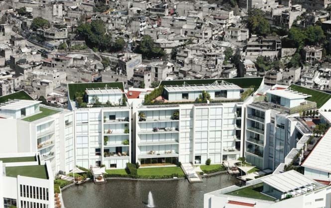 Πλούσιοι και φτωχοί σε απόσταση εκατοστών (pics)