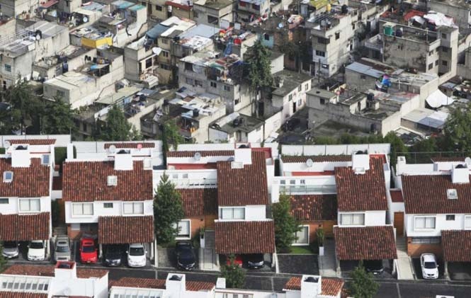 Πλούσιοι και φτωχοί σε απόσταση εκατοστών (pics)