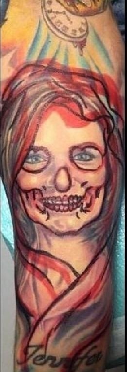 Eίχε τατουάζ την κοπέλα του... Δείτε τι το έκανε μόλις χώρισαν (pics)