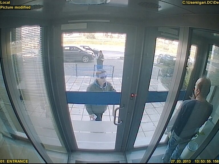 Αυτός είναι ο ληστής της τράπεζας στον Εύοσμο – Δείτε φωτογραφίες 