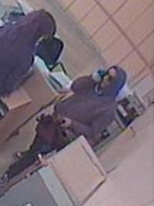 Αυτός είναι ο ληστής της τράπεζας στον Εύοσμο – Δείτε φωτογραφίες 